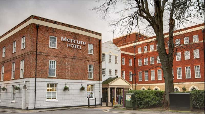 Mecure Southgate hotel exterior